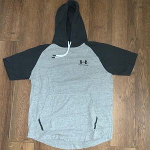 UNDER ARMOUR - Hooded SS
